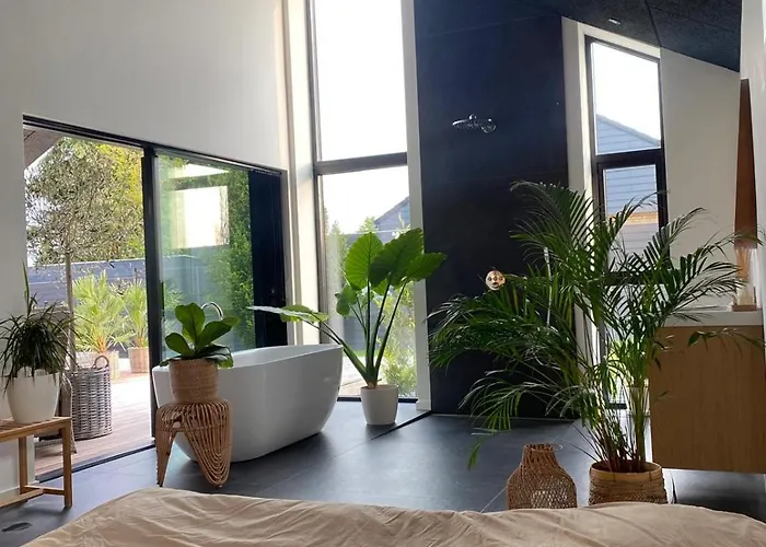 Med Jacuzzi Ferienhaus *