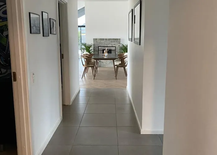 Med Jacuzzi 度假居